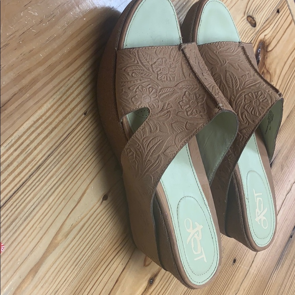 OTBT wedges - Picture 2 of 3